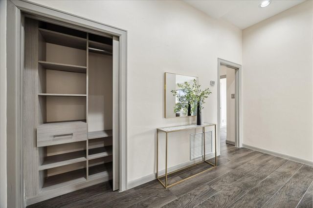 49 Briar Hollow Lane 103, Houston, TX 77027