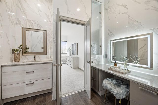 49 Briar Hollow Lane 103, Houston, TX 77027