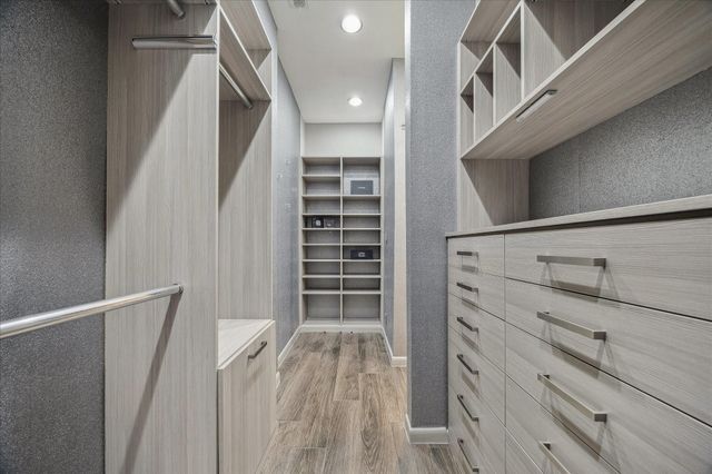 49 Briar Hollow Lane 103, Houston, TX 77027