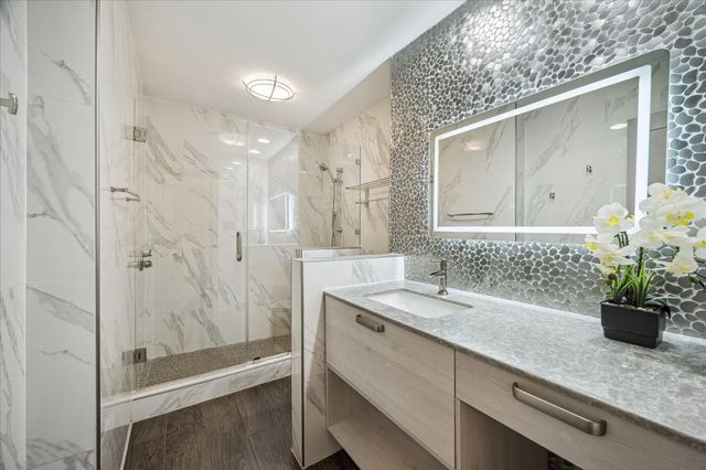 49 Briar Hollow Lane 103, Houston, TX 77027