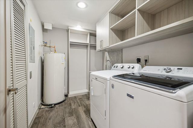 49 Briar Hollow Lane 103, Houston, TX 77027