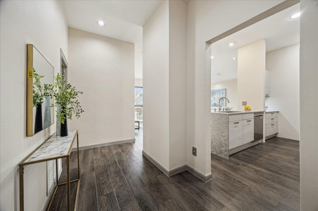 49 Briar Hollow Lane 103, Houston, TX 77027