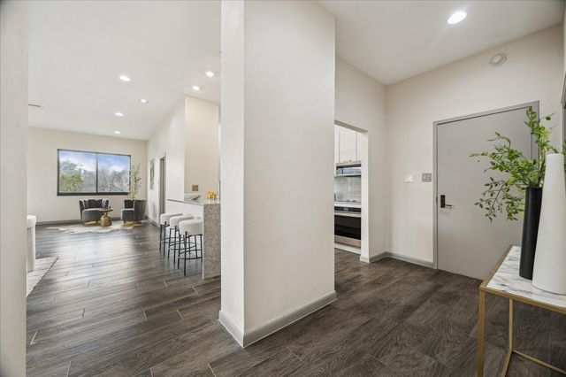 49 Briar Hollow Lane 103, Houston, TX 77027