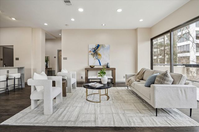 49 Briar Hollow Lane 103, Houston, TX 77027