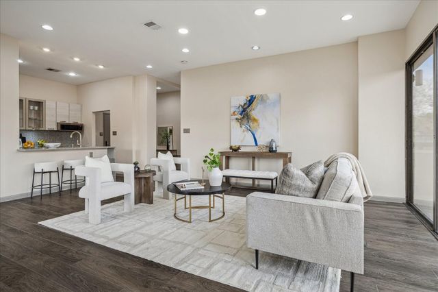 49 Briar Hollow Lane 103, Houston, TX 77027