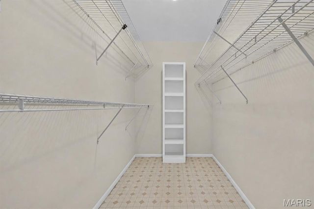 10367 Oxford Hill Drive 18, St Louis, MO 63146
