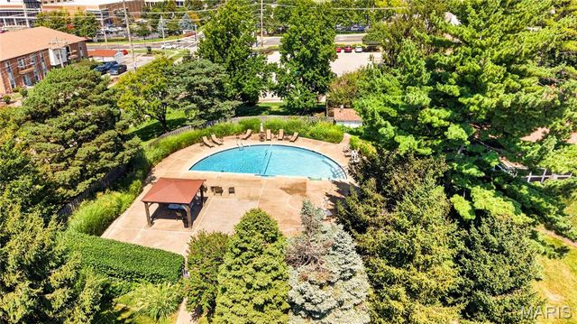 10367 Oxford Hill Drive 18, St Louis, MO 63146