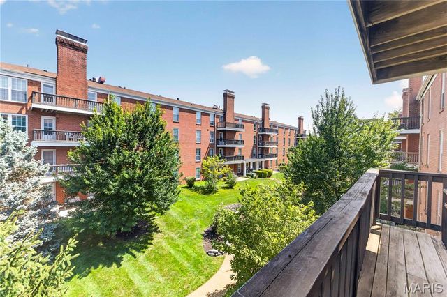 10367 Oxford Hill Drive 18, St Louis, MO 63146