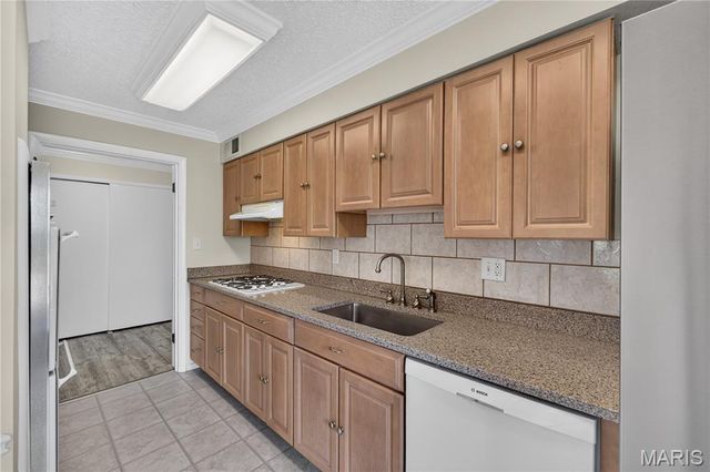 10367 Oxford Hill Drive 18, St Louis, MO 63146