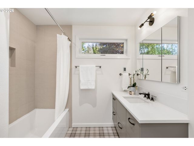 5616 Sw IDAHO St, Portland, OR 97221