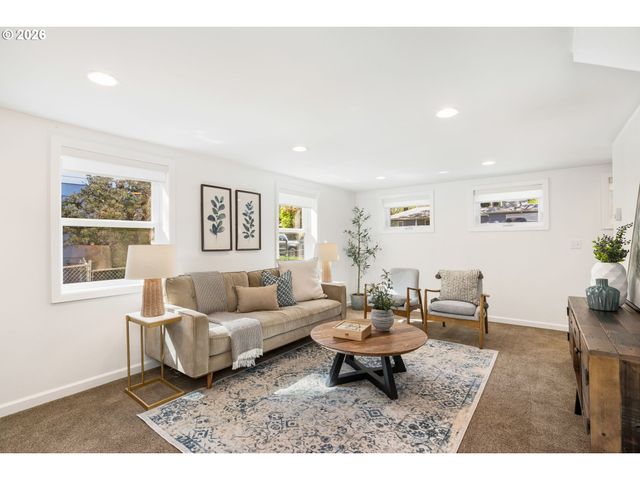 5616 Sw IDAHO St, Portland, OR 97221