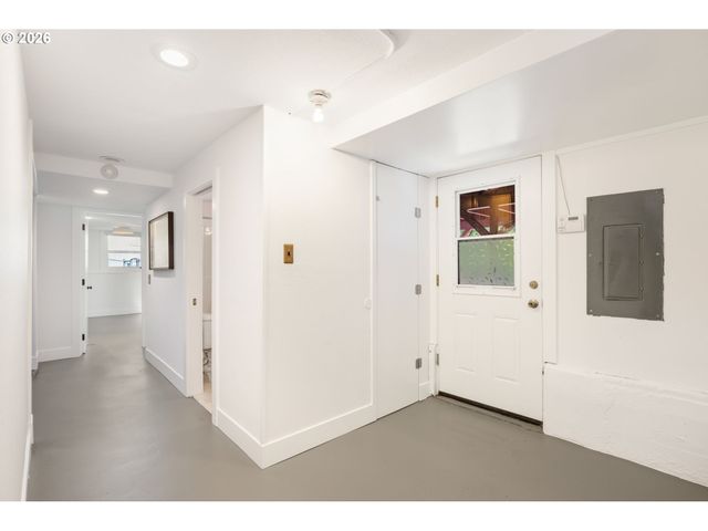 5616 Sw IDAHO St, Portland, OR 97221