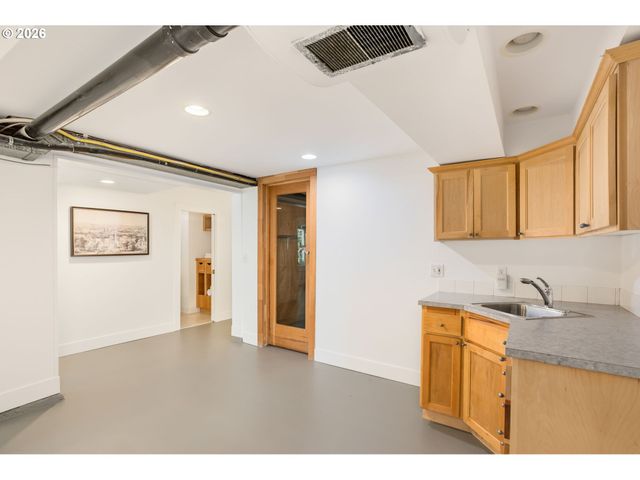 5616 Sw IDAHO St, Portland, OR 97221