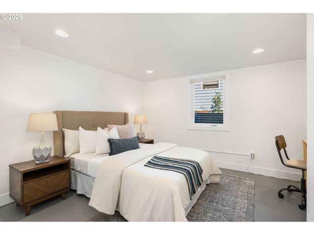 5616 Sw IDAHO St, Portland, OR 97221