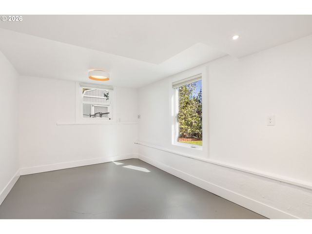 5616 Sw IDAHO St, Portland, OR 97221