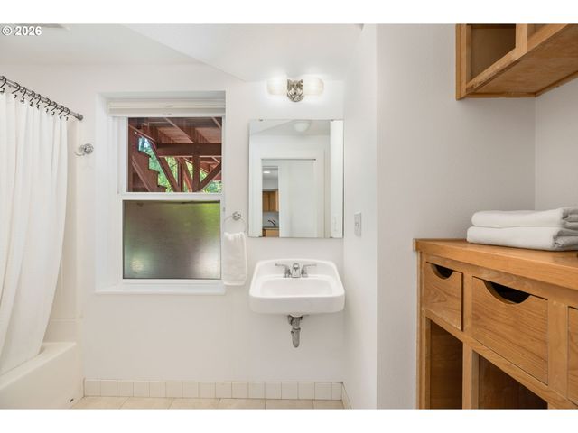 5616 Sw IDAHO St, Portland, OR 97221