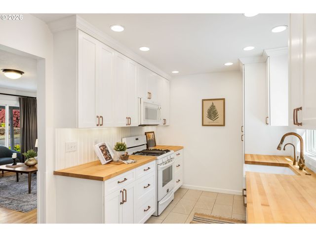 5616 Sw IDAHO St, Portland, OR 97221