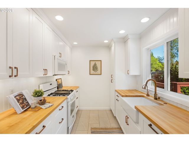 5616 Sw IDAHO St, Portland, OR 97221