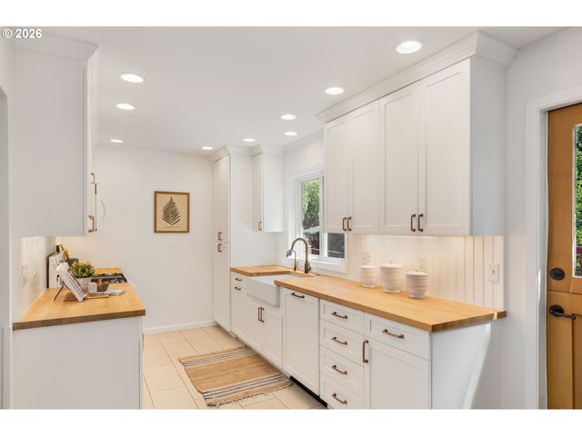 5616 Sw IDAHO St, Portland, OR 97221