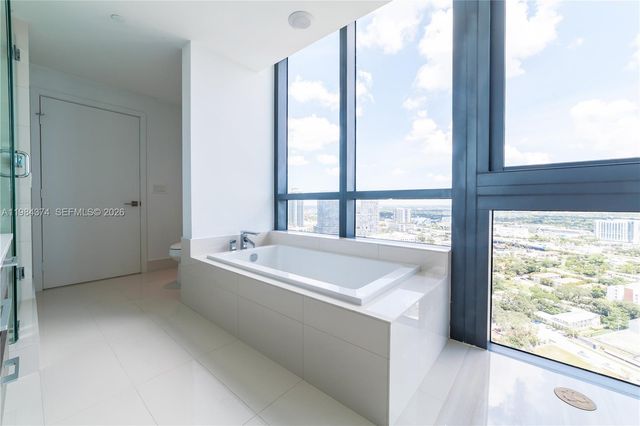 650 NE 32nd St 2808, Miami, FL 33137