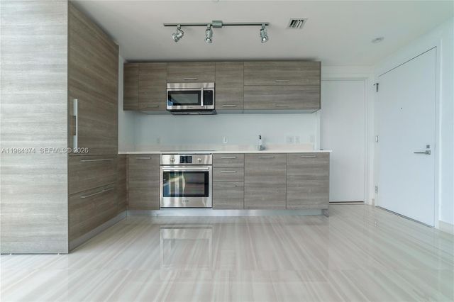 650 NE 32nd St 2808, Miami, FL 33137