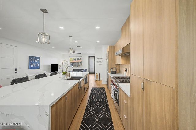 6736 E 1ST Avenue, Scottsdale, AZ 85251