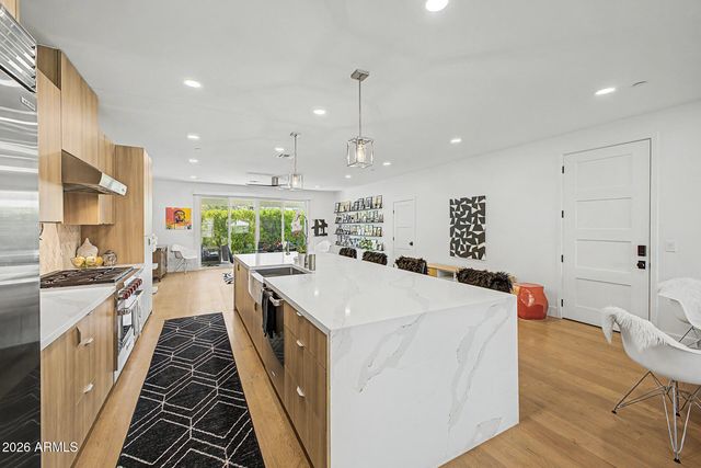 6736 E 1ST Avenue, Scottsdale, AZ 85251