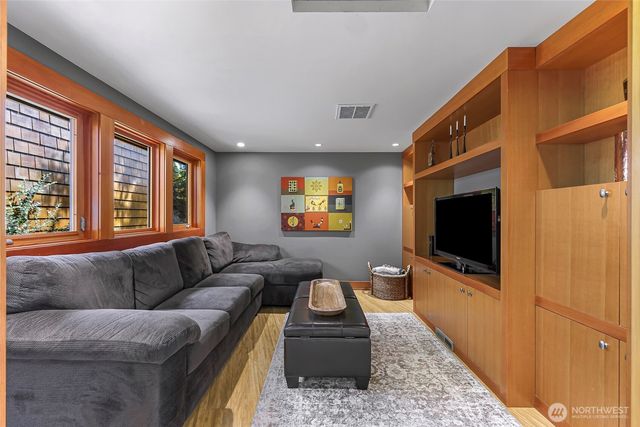 891 E Lake Samish Drive, Bellingham, WA 98229