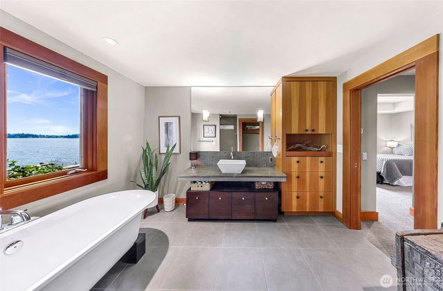 891 E Lake Samish Drive, Bellingham, WA 98229