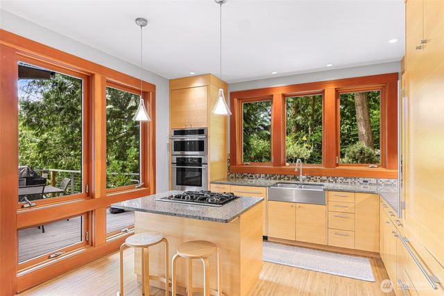 891 E Lake Samish Drive, Bellingham, WA 98229