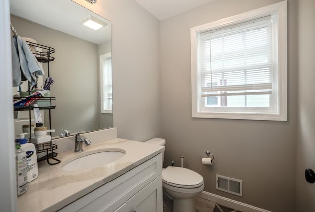 37 LONGWOOD Avenue, Manchester, NH 03109