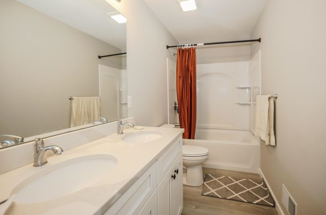 37 LONGWOOD Avenue, Manchester, NH 03109