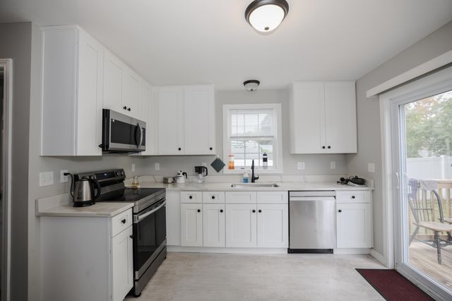 37 LONGWOOD Avenue, Manchester, NH 03109