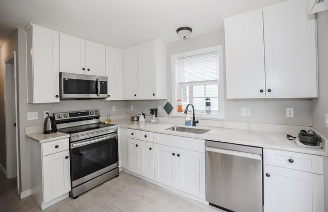 37 LONGWOOD Avenue, Manchester, NH 03109