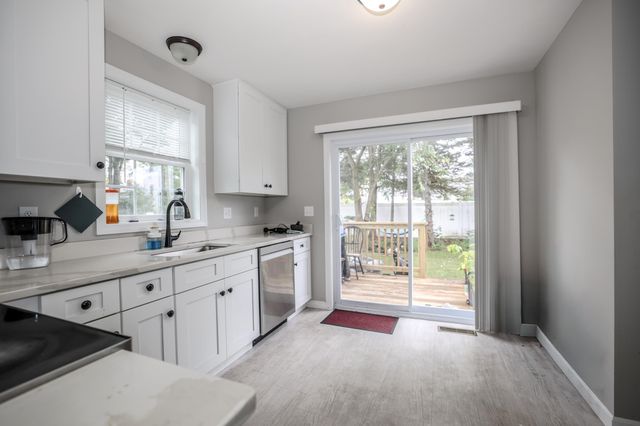 37 LONGWOOD Avenue, Manchester, NH 03109