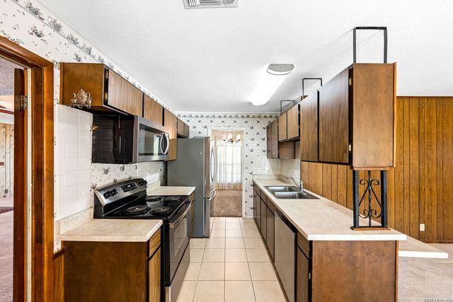 9446 Shields Dr, San Antonio, TX 78245