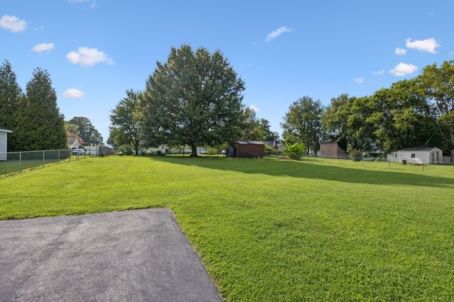 120 Pebble Brook Dr, Murfreesboro, TN 37127