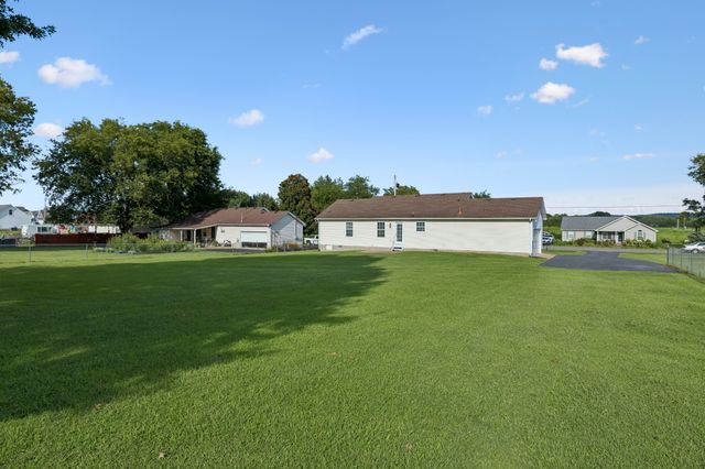 120 Pebble Brook Dr, Murfreesboro, TN 37127