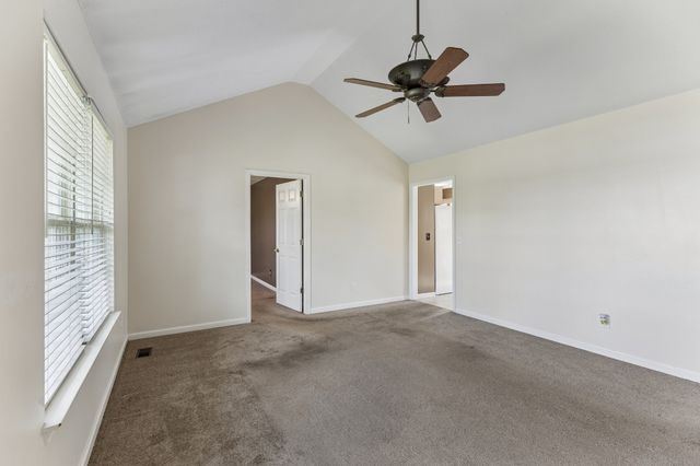 120 Pebble Brook Dr, Murfreesboro, TN 37127