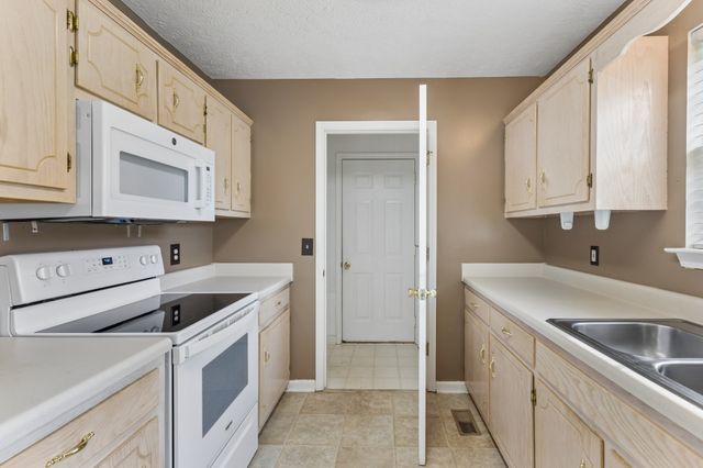 120 Pebble Brook Dr, Murfreesboro, TN 37127