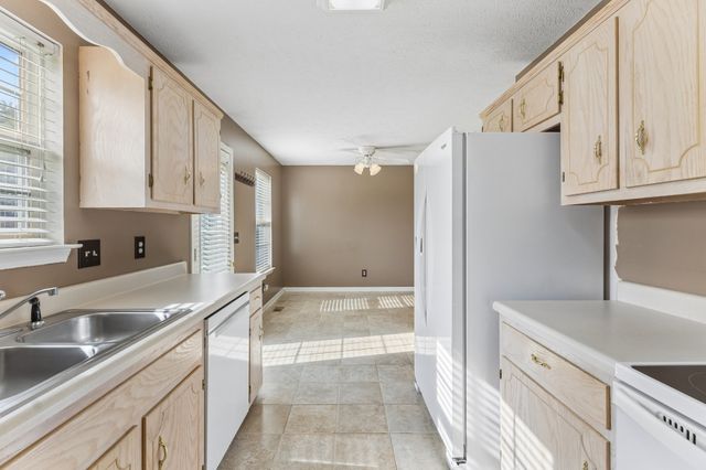 120 Pebble Brook Dr, Murfreesboro, TN 37127
