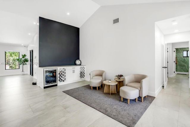 8611 SW 82nd Ter, Miami, FL 33143