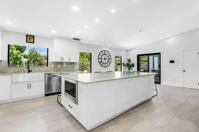 8611 SW 82nd Ter, Miami, FL 33143