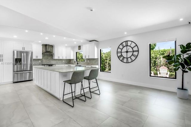 8611 SW 82nd Ter, Miami, FL 33143