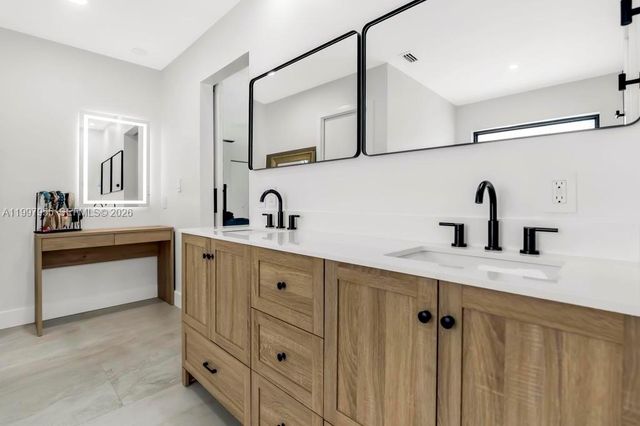 8611 SW 82nd Ter, Miami, FL 33143