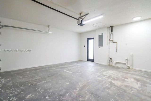 8611 SW 82nd Ter, Miami, FL 33143