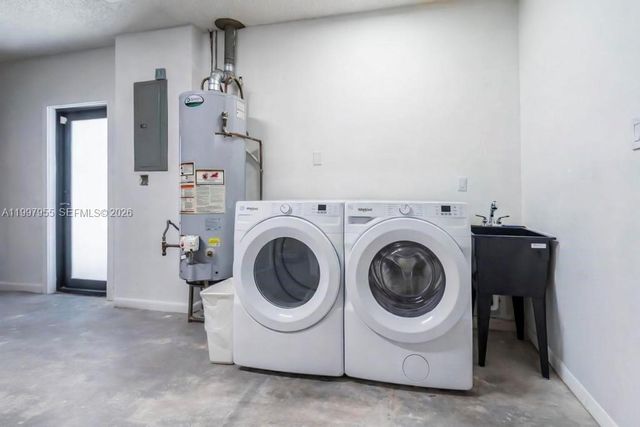 8611 SW 82nd Ter, Miami, FL 33143