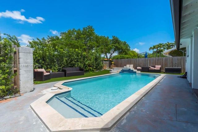 8611 SW 82nd Ter, Miami, FL 33143