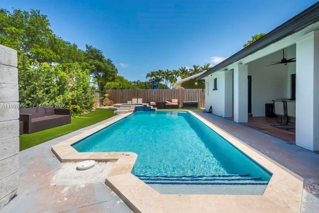 8611 SW 82nd Ter, Miami, FL 33143