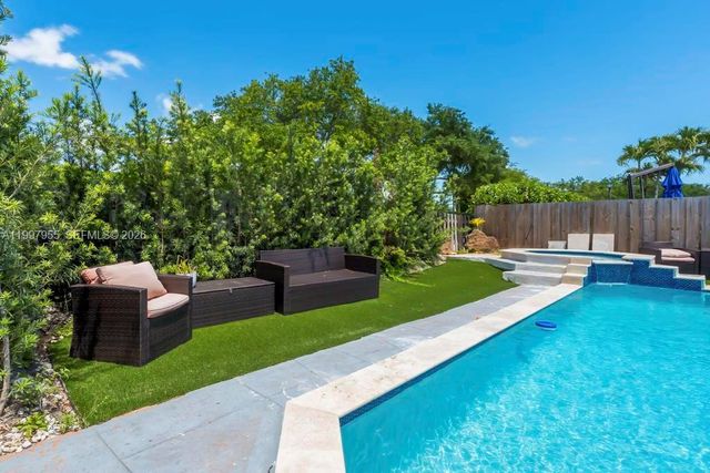 8611 SW 82nd Ter, Miami, FL 33143